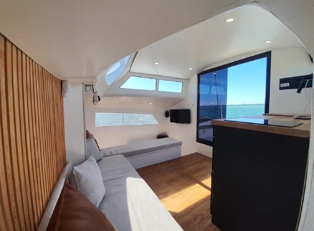Barco Casa Catamara Sleepandboat Hotel ฟารู ภายนอก รูปภาพ