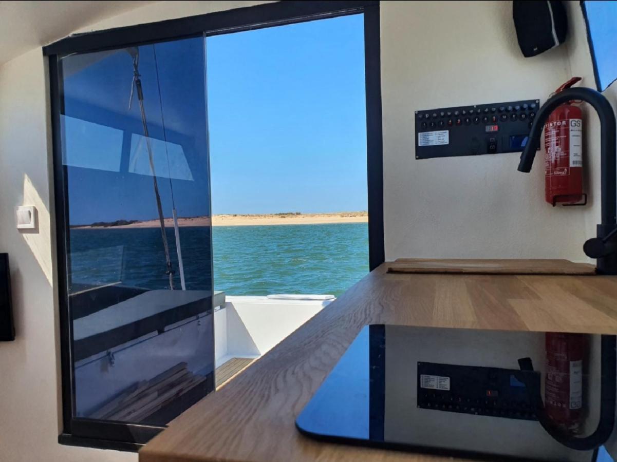 Barco Casa Catamara Sleepandboat Hotel ฟารู ภายนอก รูปภาพ