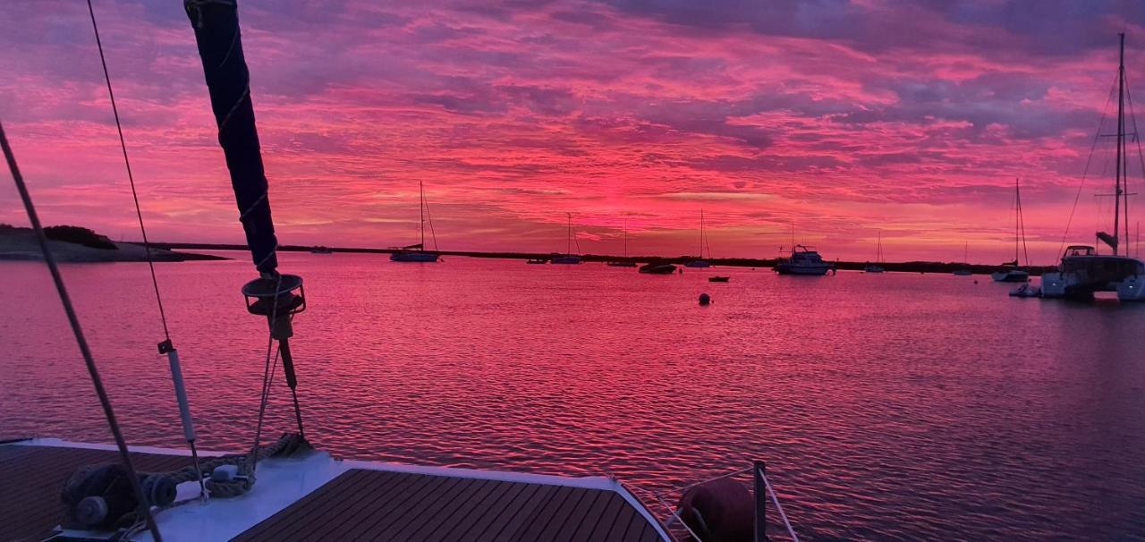 Barco Casa Catamara Sleepandboat Hotel ฟารู ภายนอก รูปภาพ