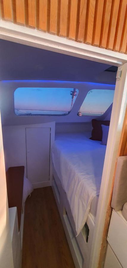 Barco Casa Catamara Sleepandboat Hotel ฟารู ภายนอก รูปภาพ