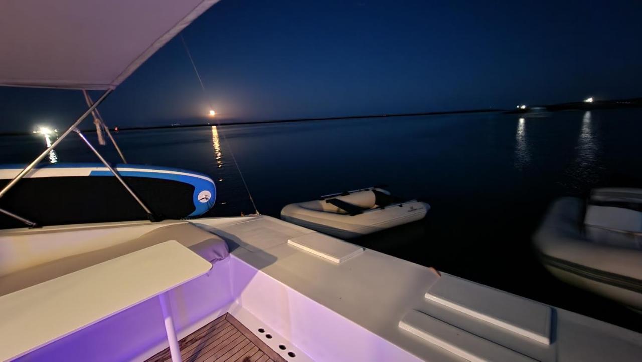 Barco Casa Catamara Sleepandboat Hotel ฟารู ภายนอก รูปภาพ