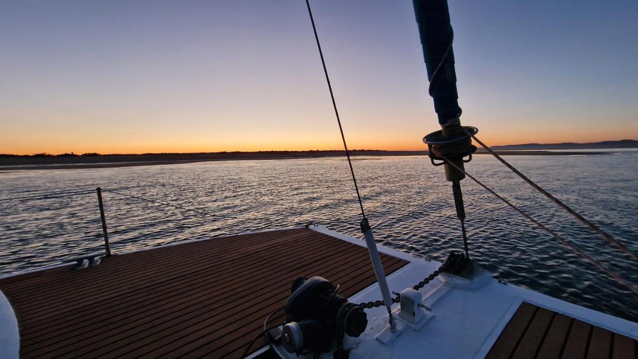 Barco Casa Catamara Sleepandboat Hotel ฟารู ภายนอก รูปภาพ
