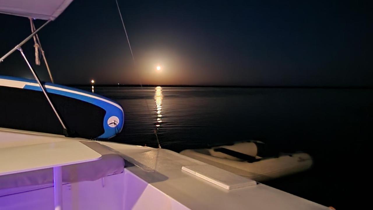 Barco Casa Catamara Sleepandboat Hotel ฟารู ภายนอก รูปภาพ
