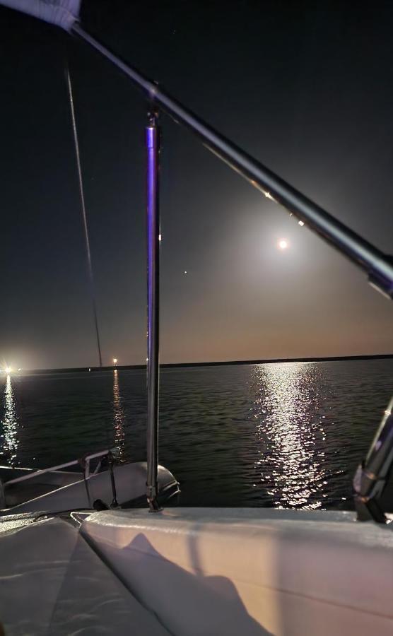 Barco Casa Catamara Sleepandboat Hotel ฟารู ภายนอก รูปภาพ