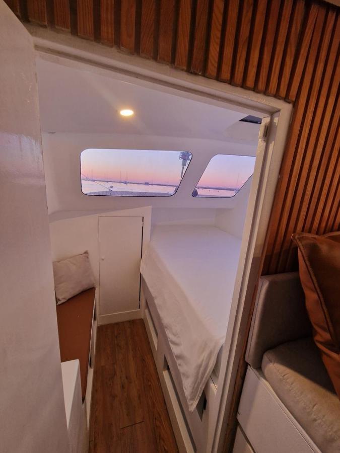 Barco Casa Catamara Sleepandboat Hotel ฟารู ภายนอก รูปภาพ